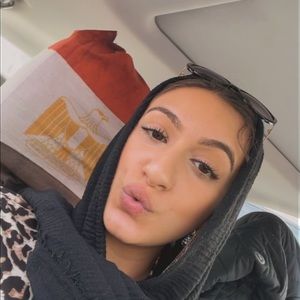 Meet your Posher, Nora